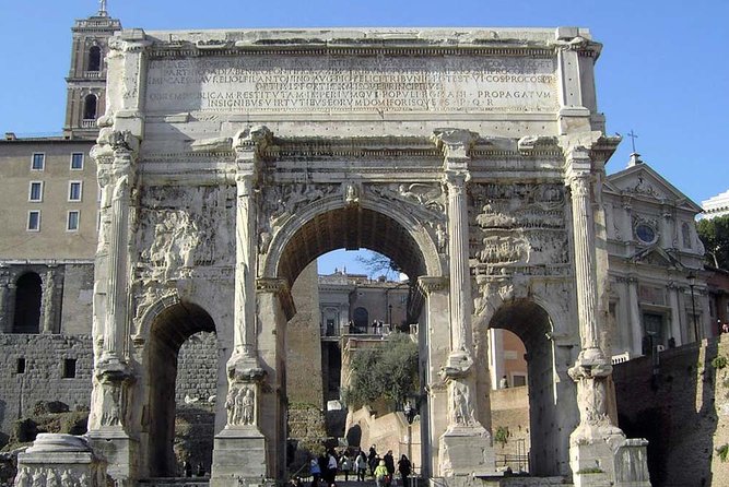 Rome: Guided Group Tour of Colosseum, Roman Forum & Palatine Hill - Navigating the Palatine Hill