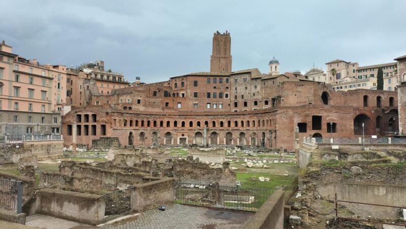 Rome: Guided Walking Tour With Headsets - Key Points