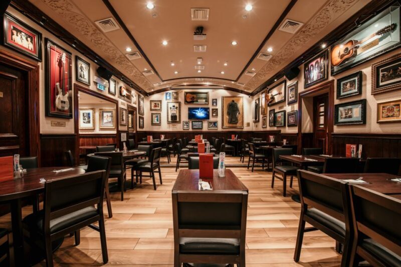 Rome: Hard Rock Cafe Experience - Merchandise and Kids Menu