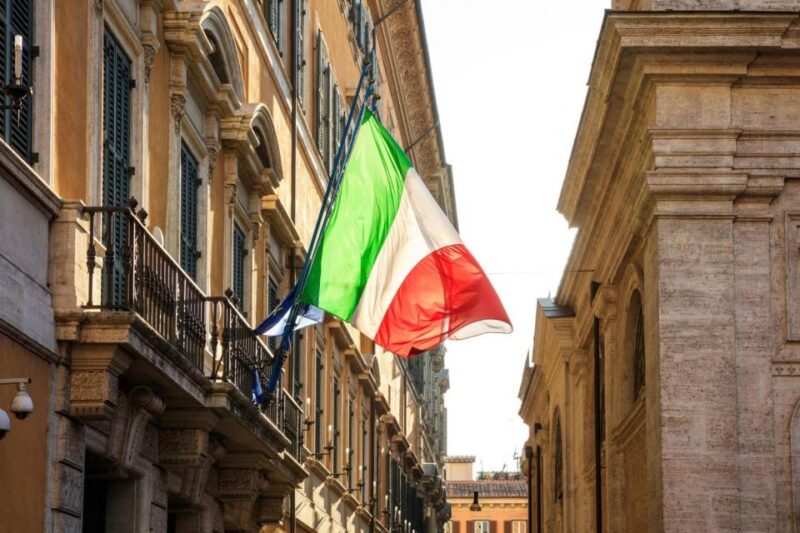 Rome: Insta-Perfect Walk With a Local - Group Size and Languages