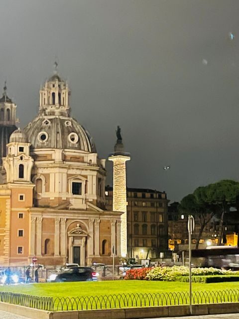 Rome: Nighttime Tour Outside the Colosseum With Local Guide - Key Points