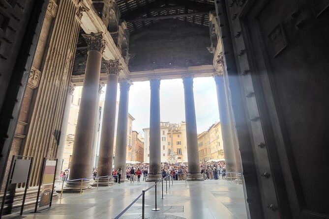 Rome: Pantheon & Raphael'S Tomb Tour With Entry Ticket - Pantheon Exploration
