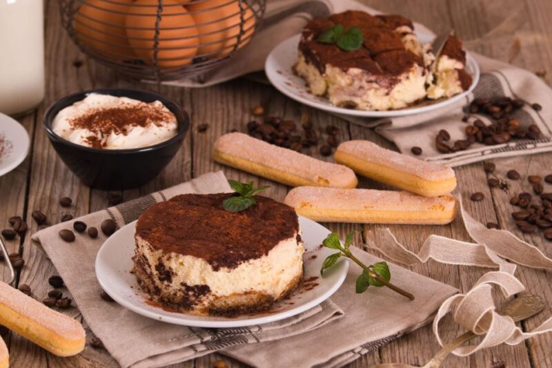 Rome: Pizza and Tiramisu Cooking Class in Piazza Navona - Class Pricing and Availability