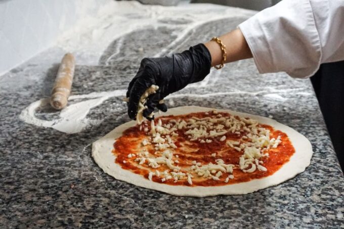 Rome: Pizza and Tiramisu Cooking Class in Piazza Navona - Participant Considerations