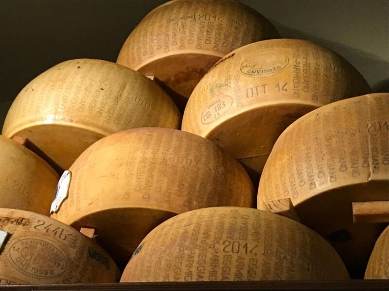Rome: Roman Restaurant Dining Experience With Food and Wine - Beverage Selections