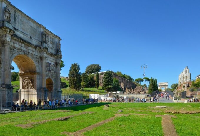 Rome: Secrets of the Colosseum and Roman Forum Guided Tour - Explore the Colosseum