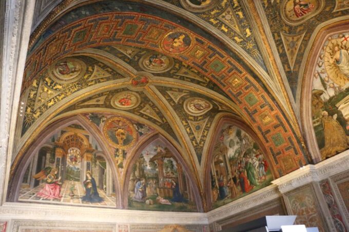 Rome: Skip-The-Line Vatican Museums & Sistine Chapel Tour - Guided Tour With Expert Commentary
