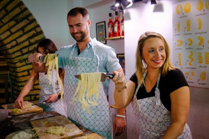 Rome: Traditional Pasta With Cocktails Drunken Cooking Class - Class Size and Intimacy