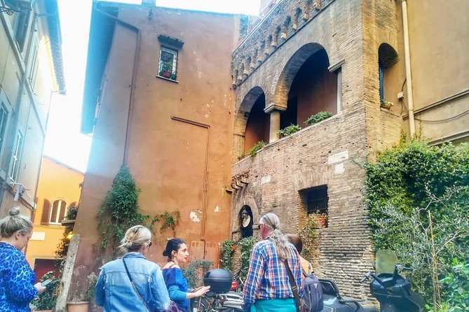Rome: Trastevere Food Tour Wine Tasting and Local Expert Guide - Learning From the Local Guide