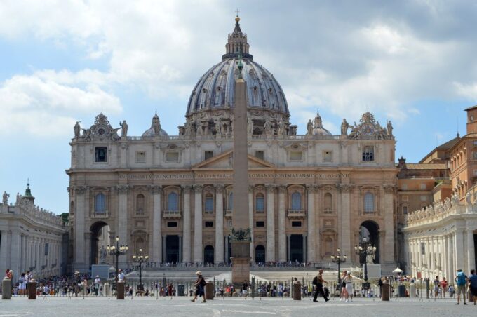 Rome: Vatican Museum, Sistine Chapel and St. Peter Tour - Experience St. Peters Basilica