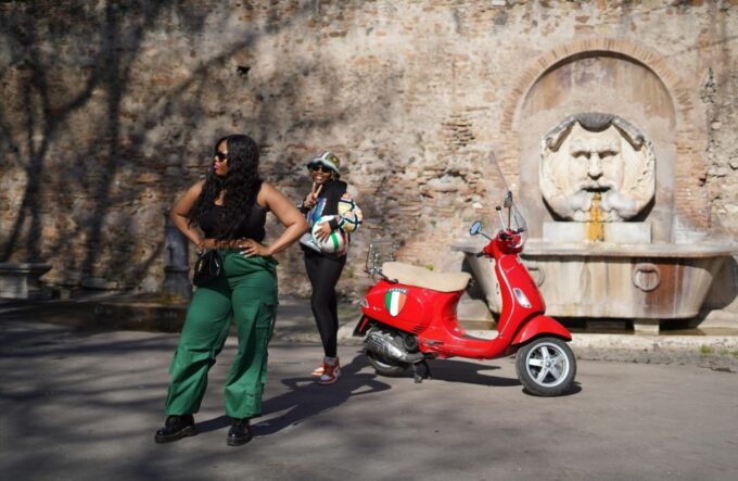 Rome: Vespa Sightseeing Tour With 25 Professional Pictures - Flexible Booking and Cancellation