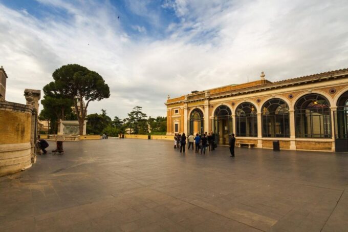 Rome: Walking Tour With Vatican, Colosseum & Historic Center - Frequently Asked Questions