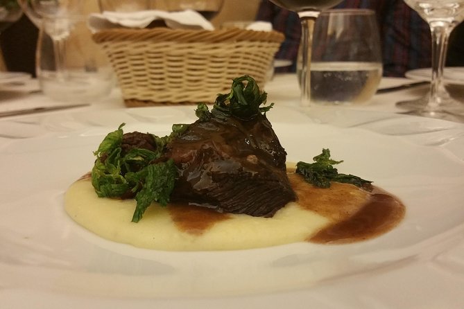 Rome: Wine & Food Paring Dinner With Sommelier Near the Pantheon - Inclusions and Amenities