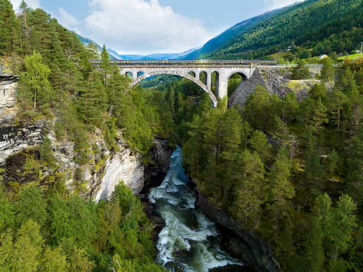 Romsdalen: Rauma Railway Golden Train With Guide - Experience of the Train Tour