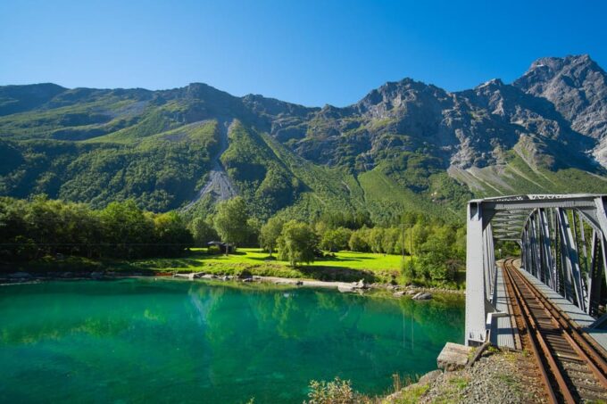 Romsdalen: Rauma Railway Golden Train With Guide - What to Bring and Onboard Facilities