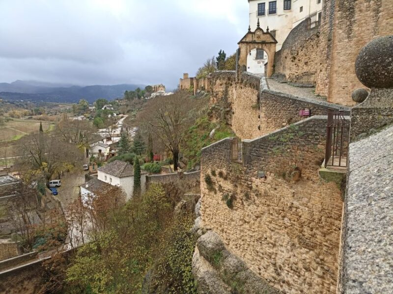 Ronda: Guided Walking Tour With English or Spanish Guide - Key Points