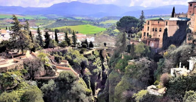 Ronda: Sightseeing Walking Tour - Gorge and Historic Bridge