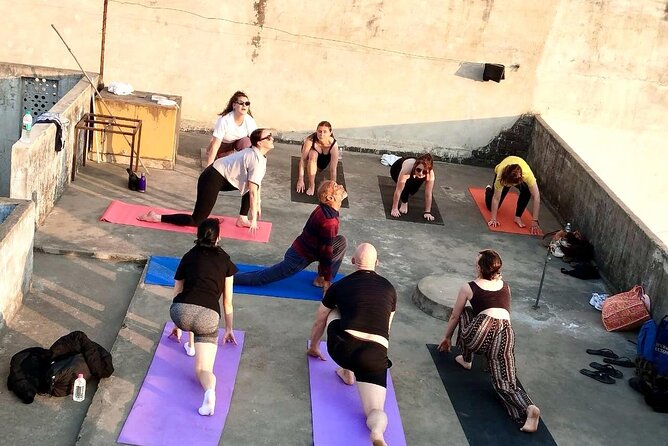 Roof Top Yoga Class in Jaipur With Transportation Facility - Yoga Class Amenities and Inclusions