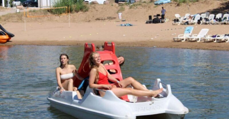Roquebrune-sur-Argens: Pedalo Rental on Lake Perrin - Activity Overview