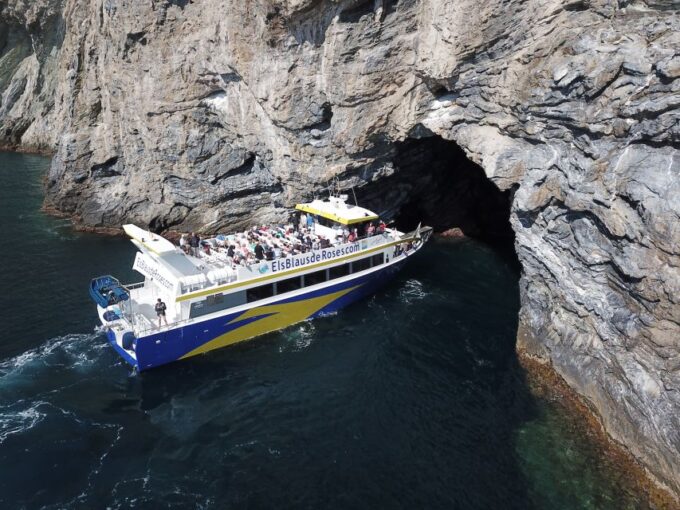 Roses: Boat Trip to Cap De Creus and Cadaqués - Accessibility Considerations