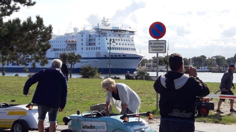 Rostock: Hot Rod Sightseeing Tour to Warnemünde - Participant Suitability Criteria