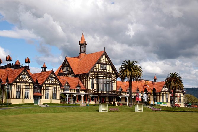 Rotorua and Waitomo - Top Highlights