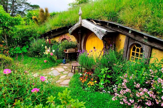 Rotorua to Auckland via Hobbiton Movie Set and Waitomo Caves OneWay Private Tour - Tour Schedule