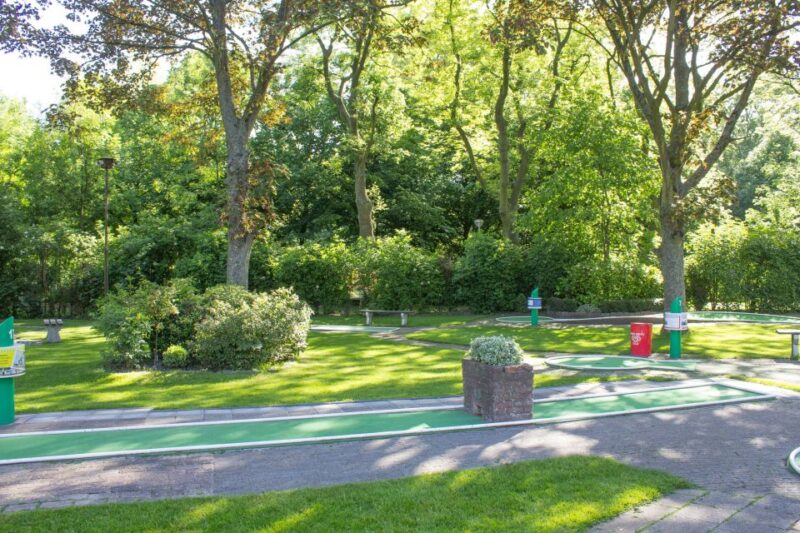 Rotterdam: 18-Hole Mini-Golf Game - Experience and Features