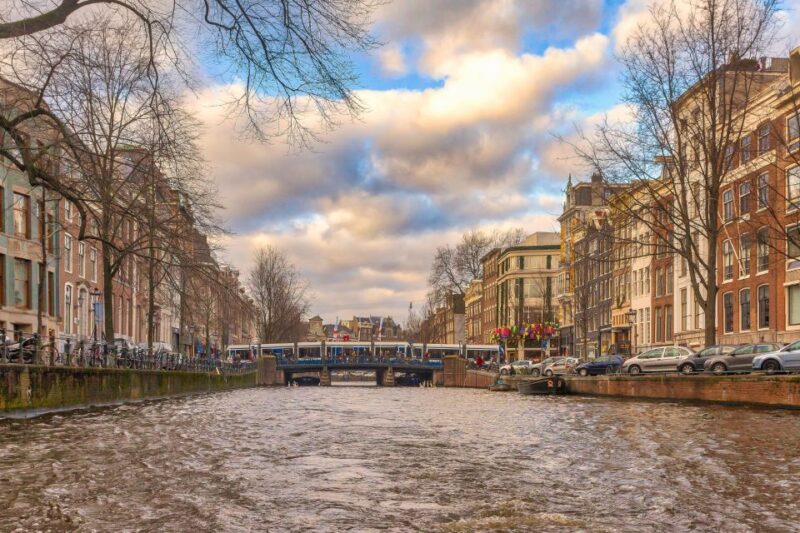 Rotterdam: First Discovery Walk and Reading Walking Tour - Included Features