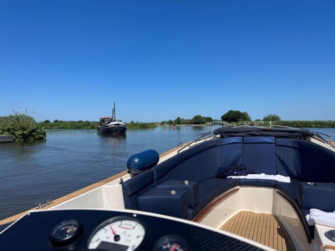 Rotterdam: Green Heart Midden-Delfland: Luxury Boat Tour - Group Experience