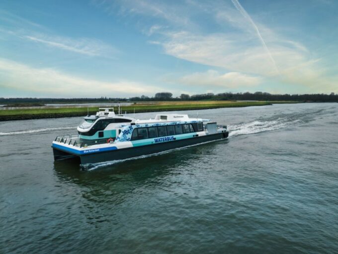 Rotterdam: Waterbus Ticket to Dordrecht And/Or Kinderdijk - Getting to the Waterbus