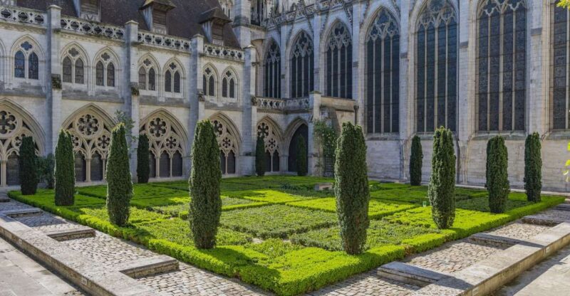 Rouen: Bachelorette Party Outdoor Smartphone Game - City Exploration