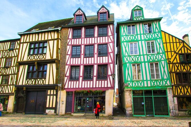 Rouen: Private Walking Tour With a Licensed Tour Guide - Admiring the Architectural Wonders