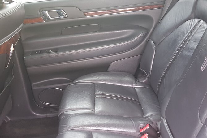 Round Trip Airport Private Transfer (Nassau Limousine) - Overview of Airport Transfer Service