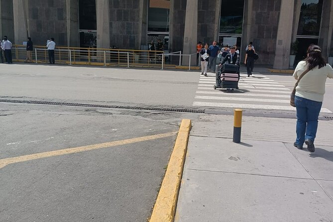Round Trip Airport to Hotel Service in Cusco - Pickup and Meeting Process