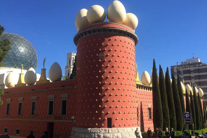 Round-Trip Transfer: Dalí Museum in Figueres With Lunch(Optional) - Key Points