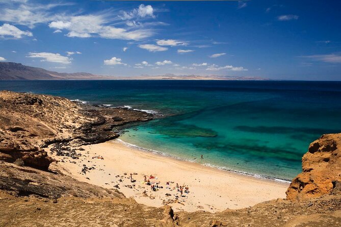 Roundtrip Ferry Transfer to La Graciosa With Free Wifi - What Travelers Can Expect