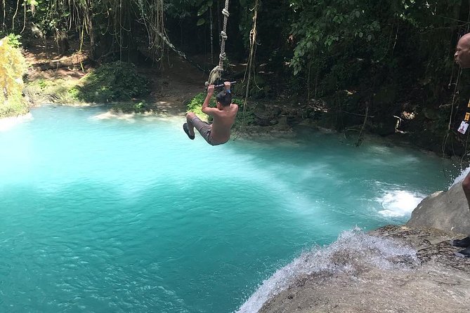Roundtrip Private Shuttle From Ocho Rios to Blue Hole and Back - Overview of the Shuttle Service