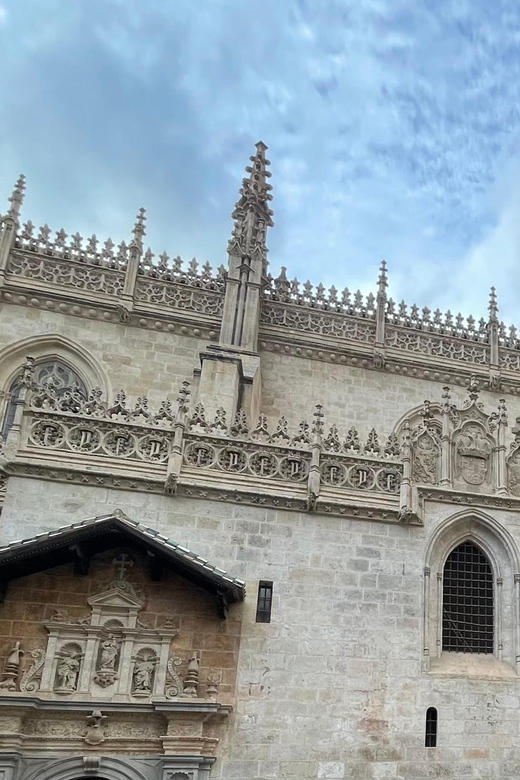 Route Through the Center of Granada and Realejo - Exploring Corral Del Carbón