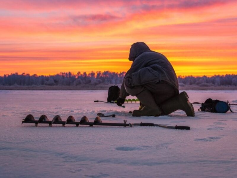 Rovaniemi: Ice Fishing Small Group Tour & Barbeque - Group Size and Language