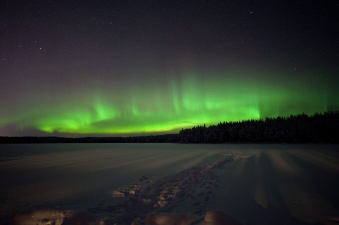 Rovaniemi: Northern Lights Hunting in Lappish Old Cottage - Viewing the Northern Lights