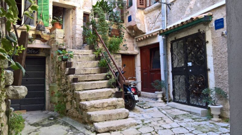Rovinj: Guided Walking Tour - Guide and Local Insights