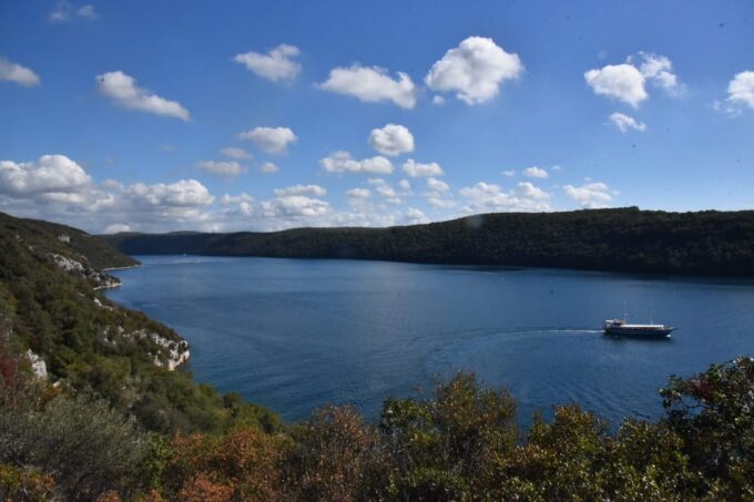 Rovinj: Lim Bay Outrigger Canoe Tour With Pirate Cave Visit - Visiting the Pirate Cave and Oyster Farm