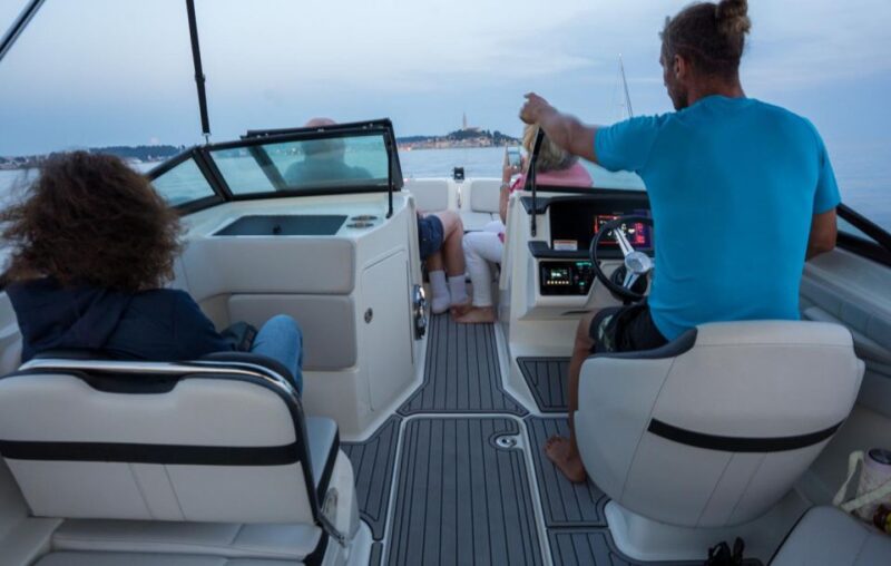 Rovinj: Sunrise Dolphins & Fishermen at Work Speedboat Tour - Experience Highlights