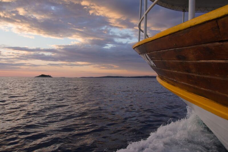 Rovinj: Sunset Boat Trip With Dolphin Watching - Tour Description