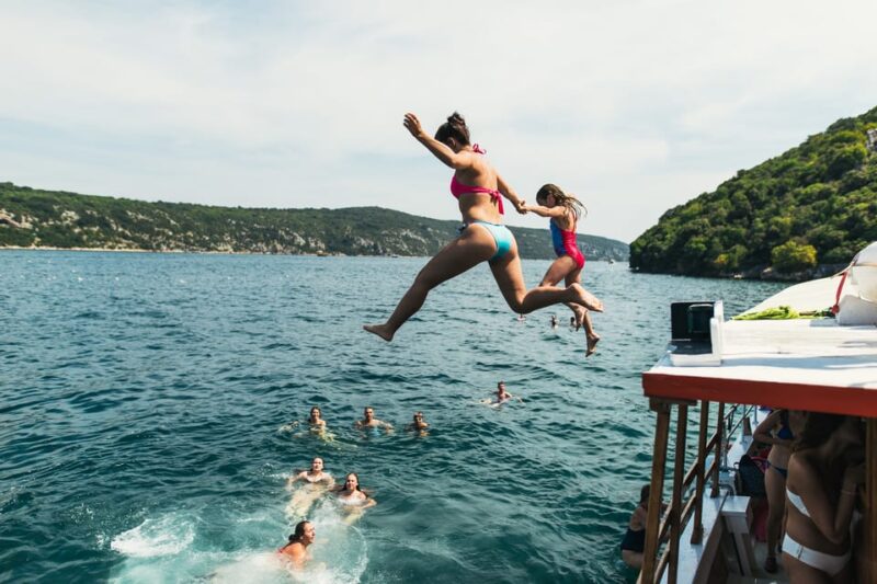 Rovinj: Sunset Cruise With Swim Stop, Drinks, and Fruits - Meeting Point and Location