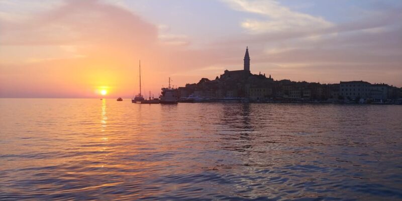 Rovinj: Sunset Speedboat Tour With Dolphin Watching - Good To Know