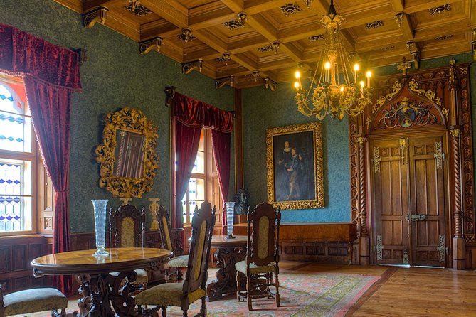 Royal Castle Tour - Small/Private Group - Pickup and Meeting Details