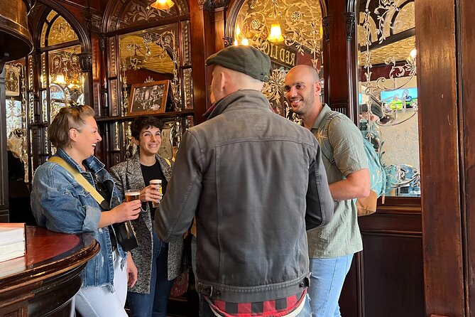 Royal Historic Pubs Walking Guided Tour in London - Veteran Local Guide