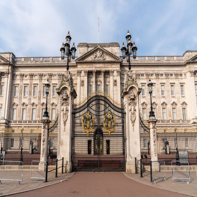 Royal London Private Tour With Skip-The-Line Queen'S Gallery - Guided Tour of St Jamess Park